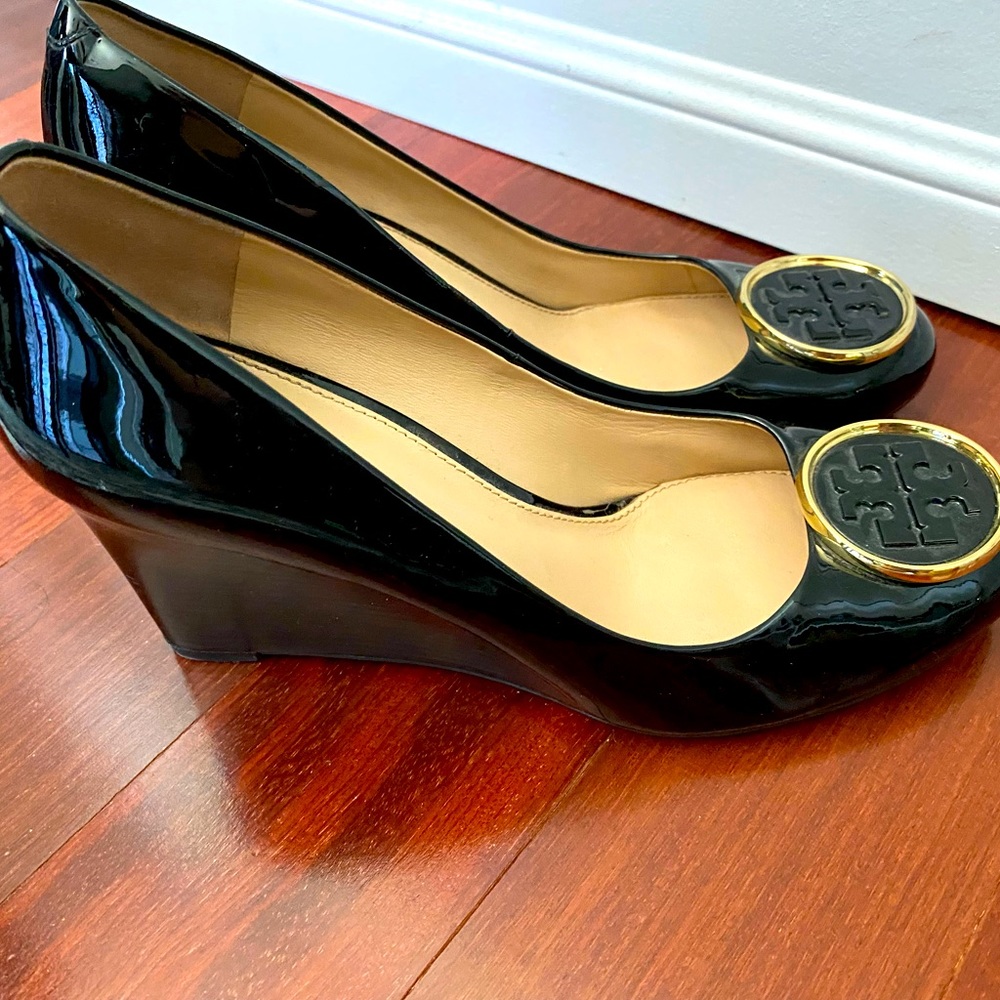 Nearly new black patent leather Tory Burch Miller wedges - size 9.